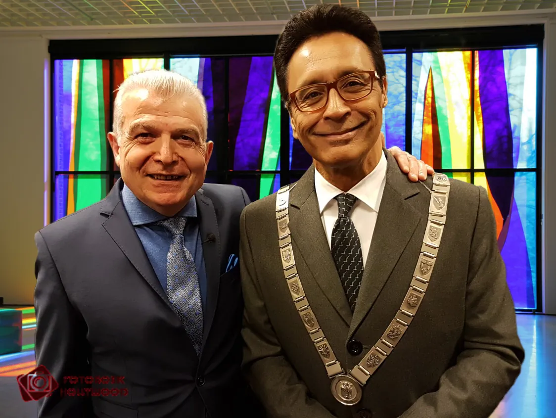 De eigenaar van Modres met de burgemeester van Heerenveen
