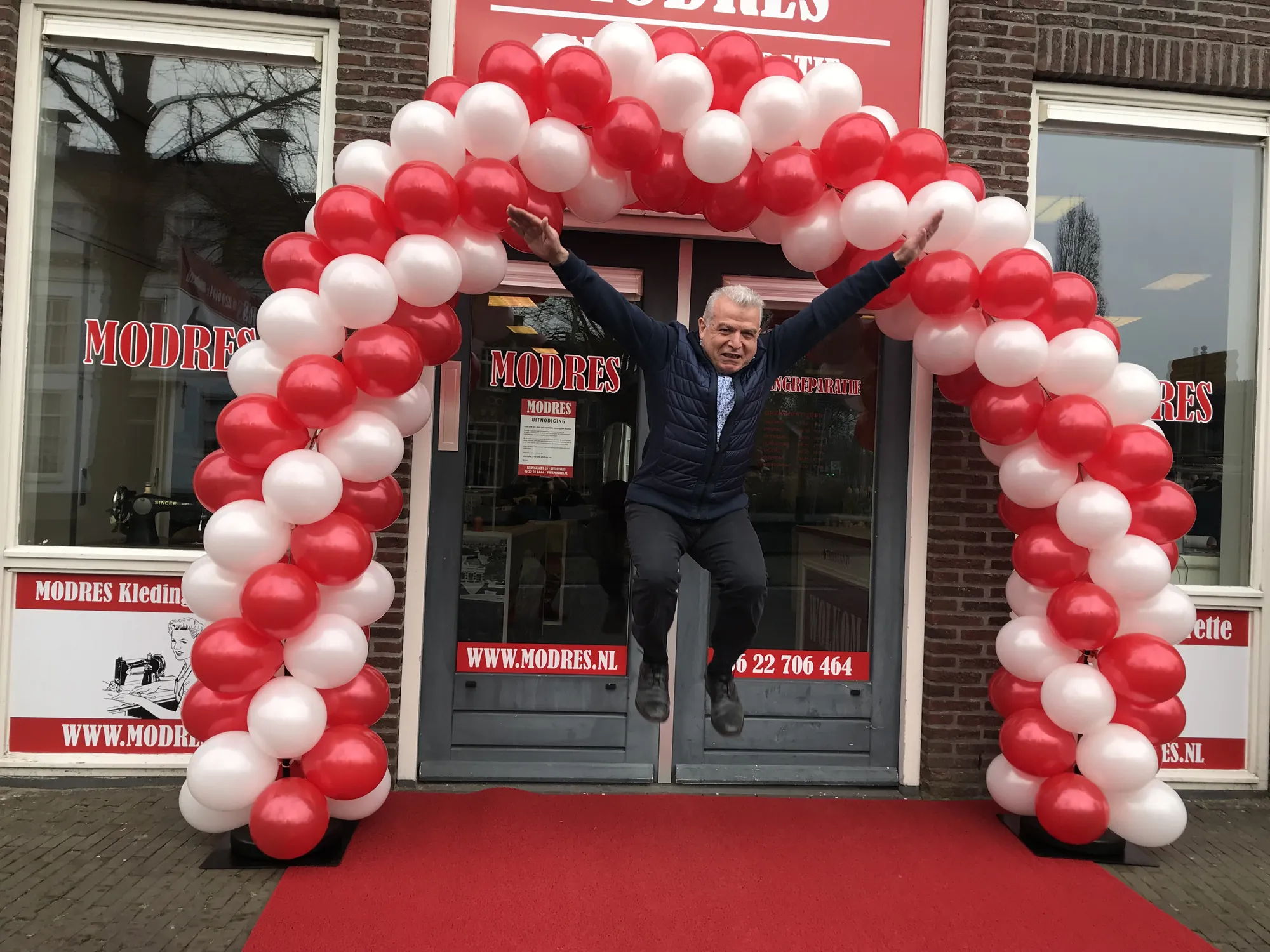 Ballonnenboog bij de opening van de winkel