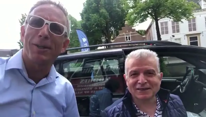 Ali Sepet bij de winkel